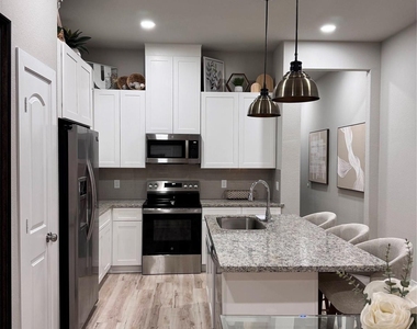8324 Mariah Street - Photo Thumbnail 11