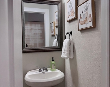 8324 Mariah Street - Photo Thumbnail 14