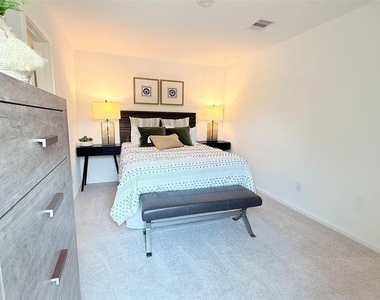 3606 Duplet Avenue - Photo Thumbnail 3