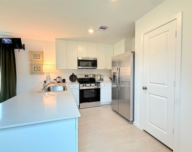 3606 Duplet Avenue - Photo Thumbnail 2