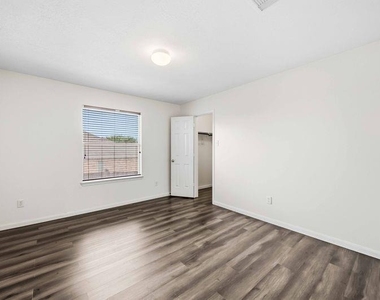 14015 Crossvale Lane - Photo Thumbnail 17