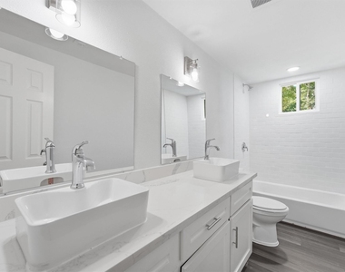 2281 Des Jardines Street - Photo Thumbnail 13