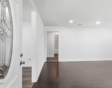 2281 Des Jardines Street - Photo Thumbnail 4