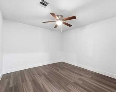 2281 Des Jardines Street - Photo Thumbnail 16