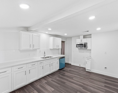 2281 Des Jardines Street - Photo Thumbnail 10