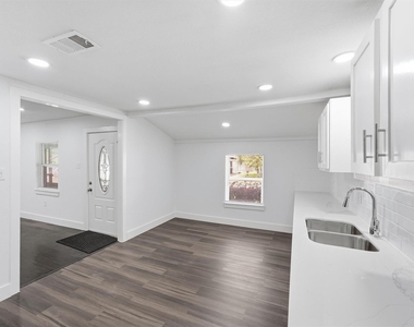 2281 Des Jardines Street - Photo Thumbnail 8