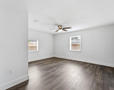 2281 Des Jardines Street - Photo Thumbnail 14