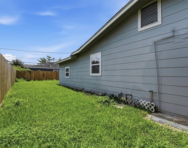 2281 Des Jardines Street - Photo Thumbnail 24