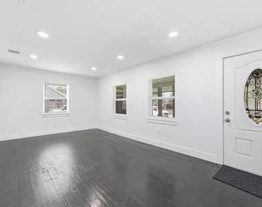 2281 Des Jardines Street - Photo Thumbnail 7