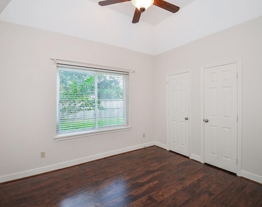 6007 Planters Point Court - Photo Thumbnail 15