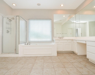 6007 Planters Point Court - Photo Thumbnail 12