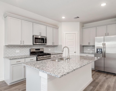 3111 West Frontier Lane - Photo Thumbnail 10