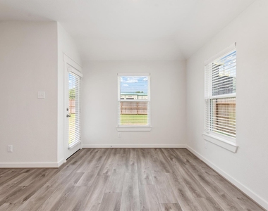 3111 West Frontier Lane - Photo Thumbnail 14