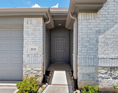 3111 West Frontier Lane - Photo Thumbnail 5