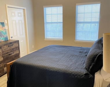 1015 Bluewater Hwy Unit 2 - Photo Thumbnail 8