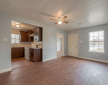 4006 Sunflower Street - Photo Thumbnail 2