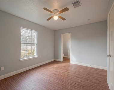 4006 Sunflower Street - Photo Thumbnail 5