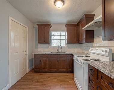 4006 Sunflower Street - Photo Thumbnail 3