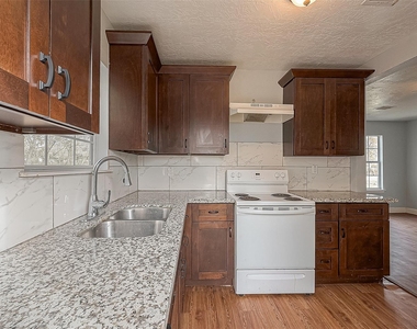 4006 Sunflower Street - Photo Thumbnail 4