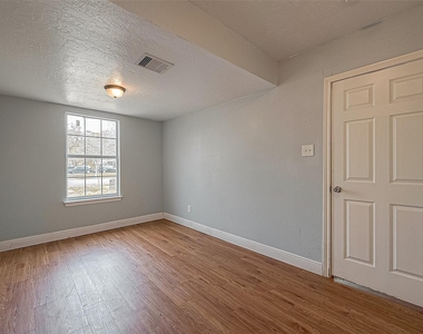 4006 Sunflower Street - Photo Thumbnail 10