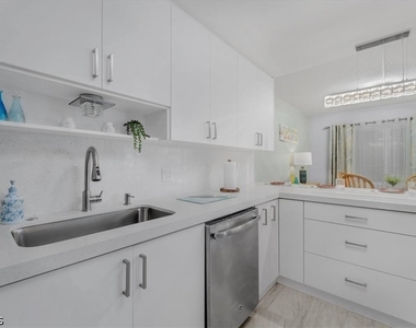 108 Se 47th Street - Photo Thumbnail 9