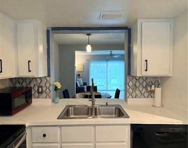 4520 Sw 8th Place - Photo Thumbnail 8
