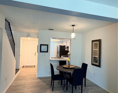 4520 Sw 8th Place - Photo Thumbnail 4