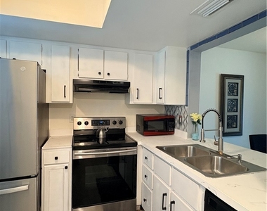 4520 Sw 8th Place - Photo Thumbnail 9