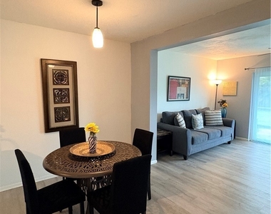 4520 Sw 8th Place - Photo Thumbnail 5