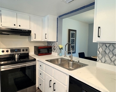 4520 Sw 8th Place - Photo Thumbnail 6