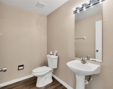 5257 Leeds Road - Photo Thumbnail 10