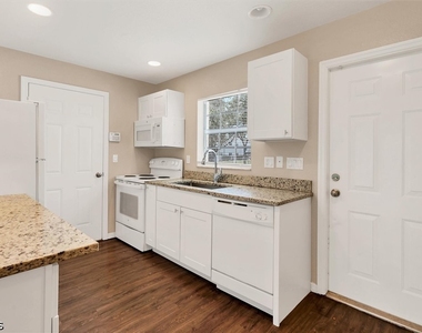 5257 Leeds Road - Photo Thumbnail 8