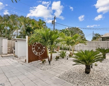 717 95th Avenue N - Photo Thumbnail 12