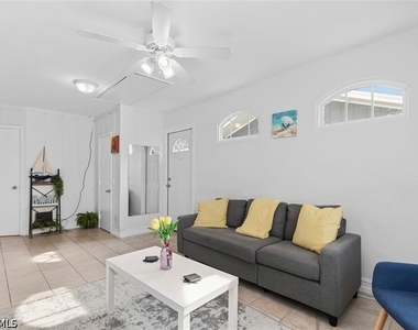 717 95th Avenue N - Photo Thumbnail 10