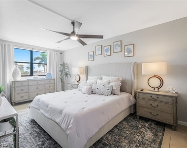 807 River Point Drive - Photo Thumbnail 12