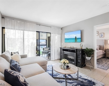 807 River Point Drive - Photo Thumbnail 4