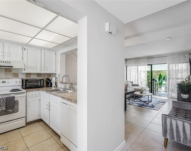 807 River Point Drive - Photo Thumbnail 5