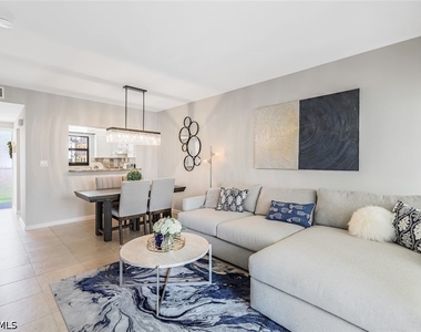 807 River Point Drive - Photo Thumbnail 9