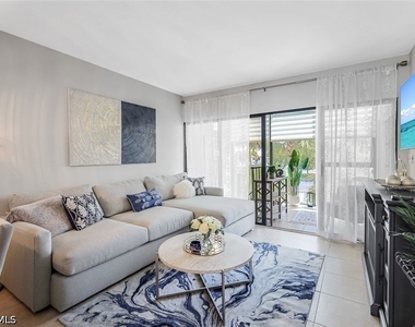 807 River Point Drive - Photo Thumbnail 3