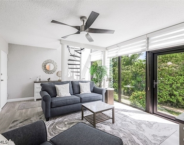 807 River Point Drive - Photo Thumbnail 16