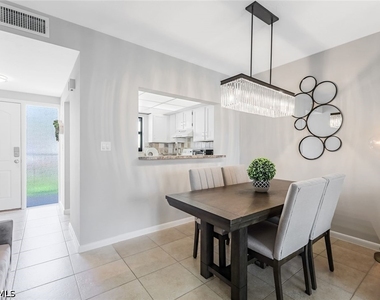 807 River Point Drive - Photo Thumbnail 7