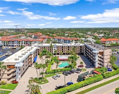 807 River Point Drive - Photo Thumbnail 2
