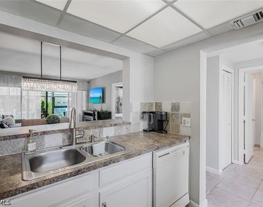807 River Point Drive - Photo Thumbnail 11