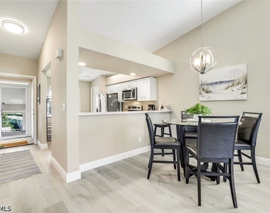 7360 Glenmoor Lane - Photo Thumbnail 3