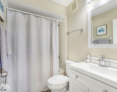 7360 Glenmoor Lane - Photo Thumbnail 9