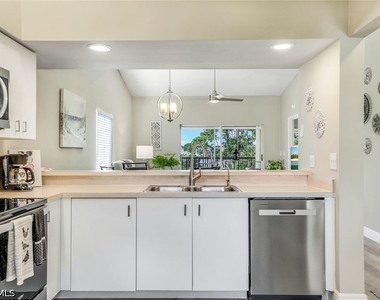 7360 Glenmoor Lane - Photo Thumbnail 5