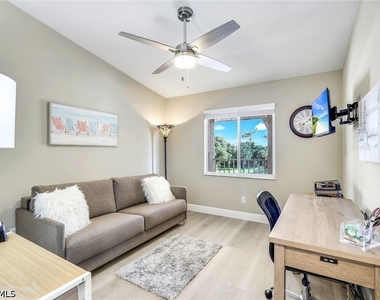 7360 Glenmoor Lane - Photo Thumbnail 8