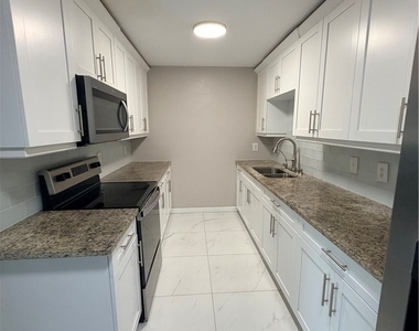 18572 Sarasota Road - Photo Thumbnail 2