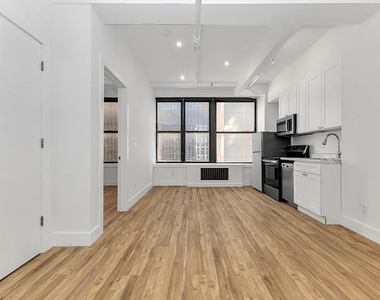 248 West 35th Street - Photo Thumbnail 2