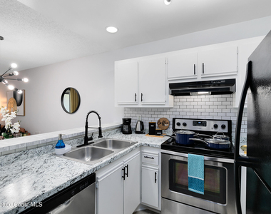 3165 South Street - Photo Thumbnail 8